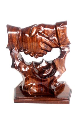 【廠家直銷批發零售木雕商務禮品 誠信擺件一件發辦公用品】價格,廠家,圖片,木質、竹質工藝品,如皋市下原鎮振新紅木工藝品廠-