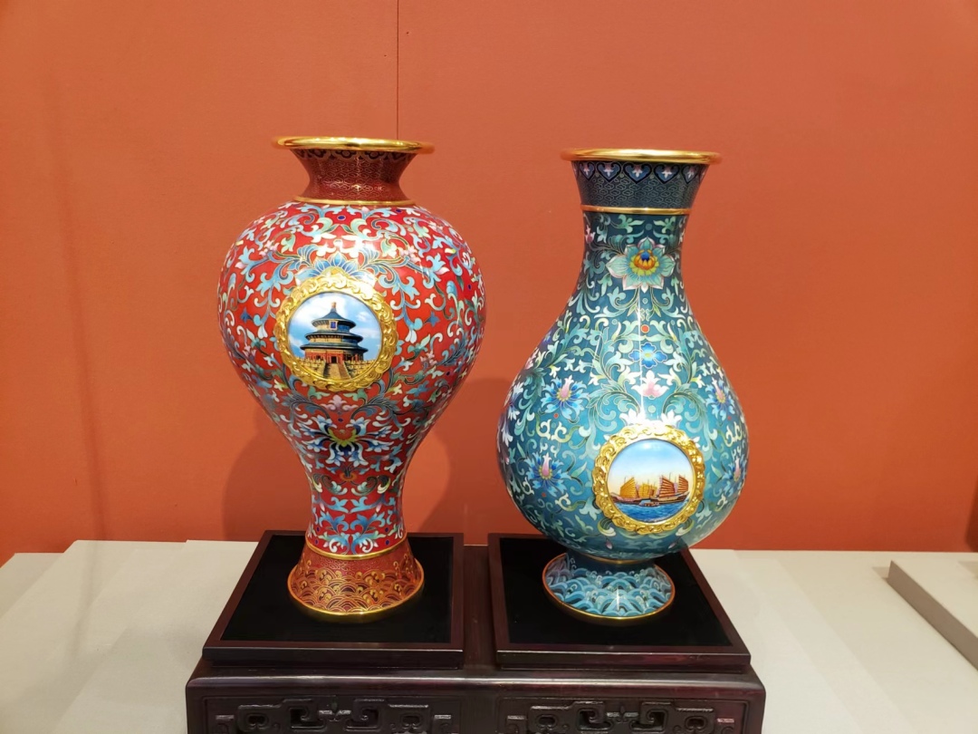 民國藍(lán)地仙鶴戲水紋景泰藍(lán)圓盤 一件帶老修的工藝品鑒賞