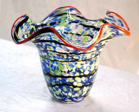 時(shí)尚琉璃工藝品 點(diǎn)亮現(xiàn)代家居的簡(jiǎn)約創(chuàng)意